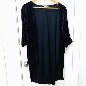 Emetla Womens Size Medium Faux Velvet Short Sleeve Open Cardigan Black